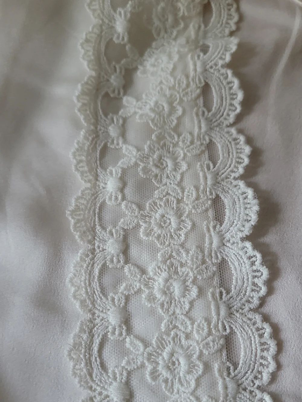 Abercrombie & Fitch Cream Lace-Trim V-Neck Blouse
